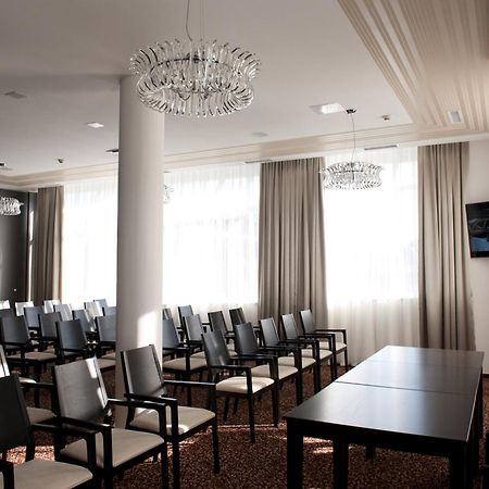 Hotel Leon & Spa Arad Luaran gambar