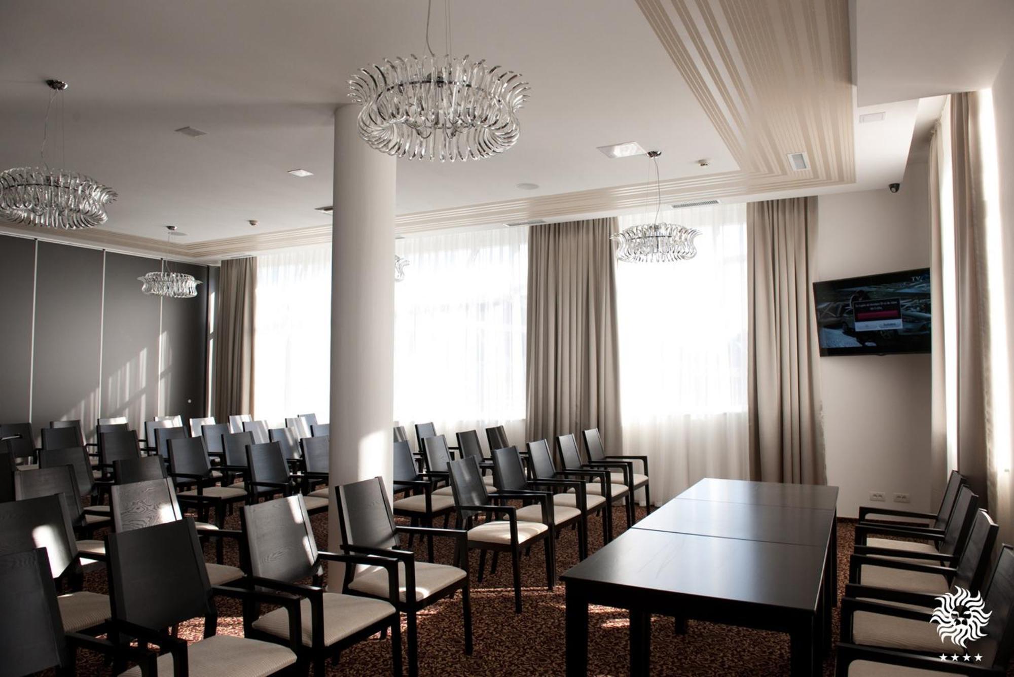 Hotel Leon & Spa Arad Luaran gambar