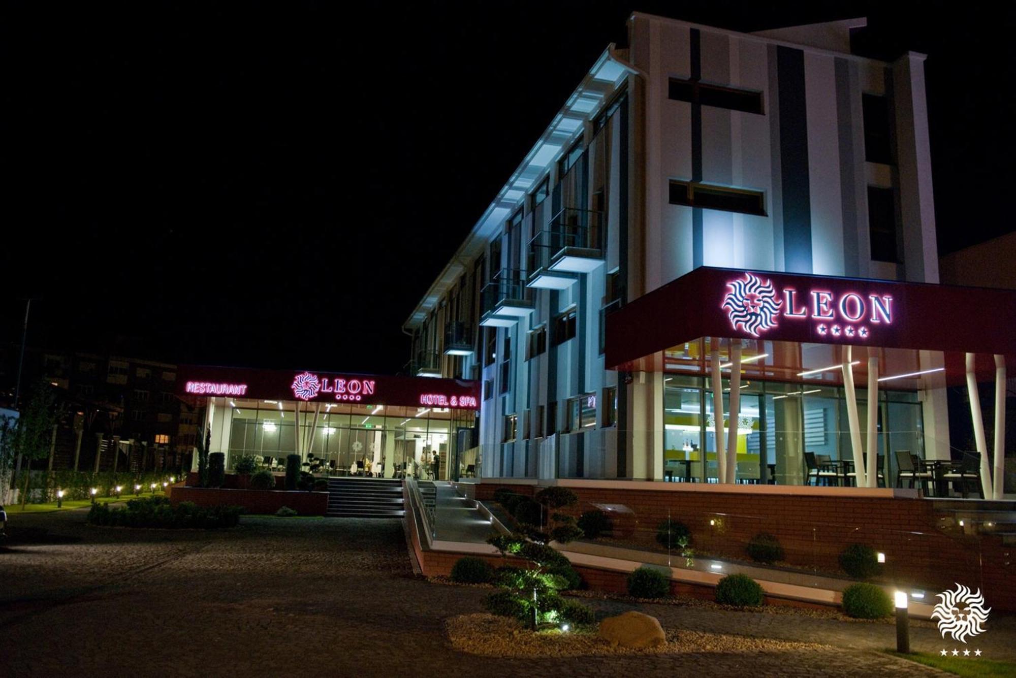 Hotel Leon & Spa Arad Luaran gambar