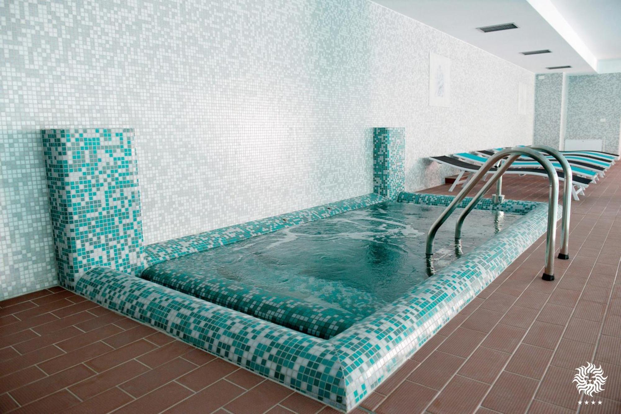 Hotel Leon & Spa Arad Luaran gambar