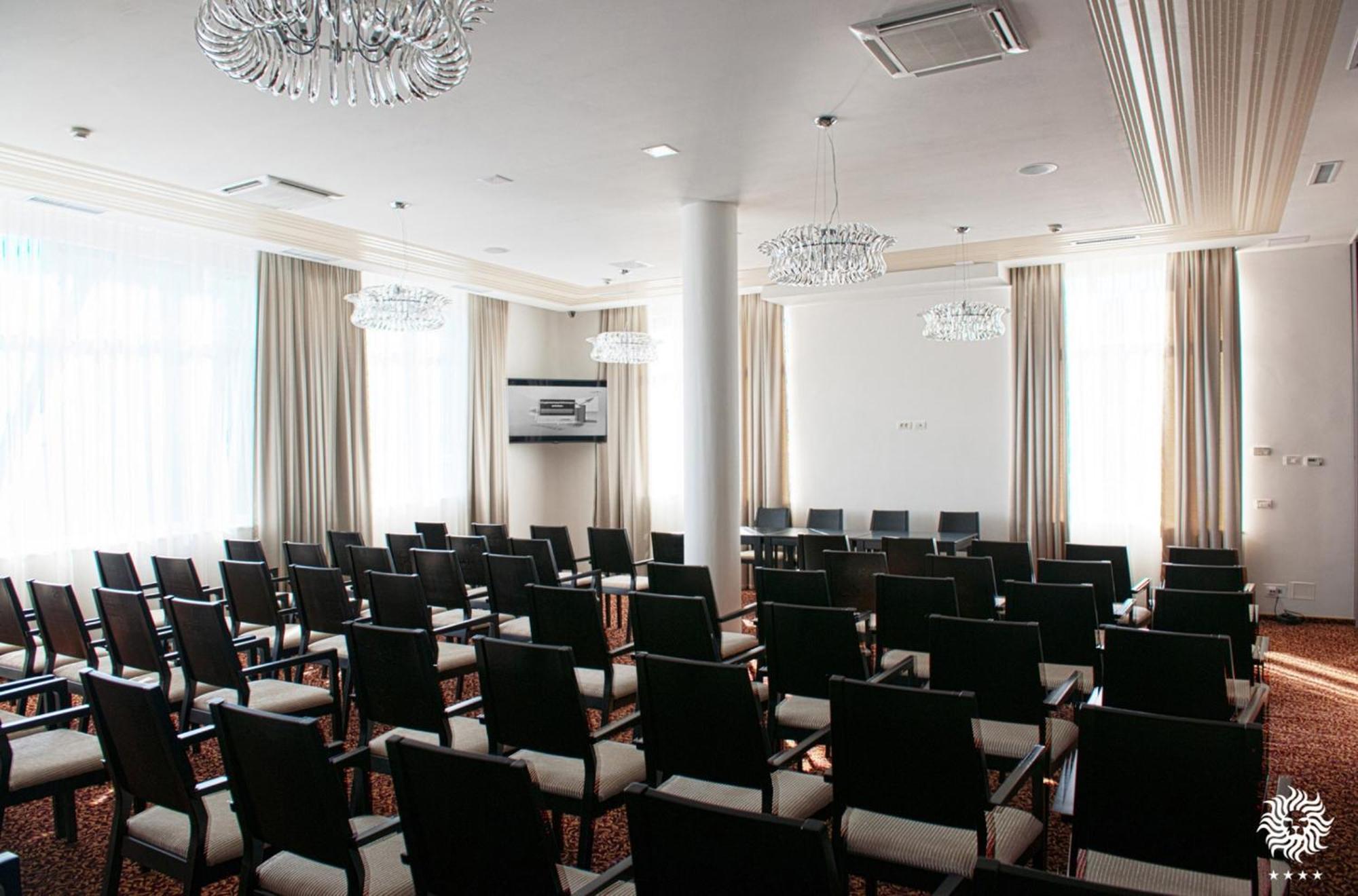 Hotel Leon & Spa Arad Luaran gambar