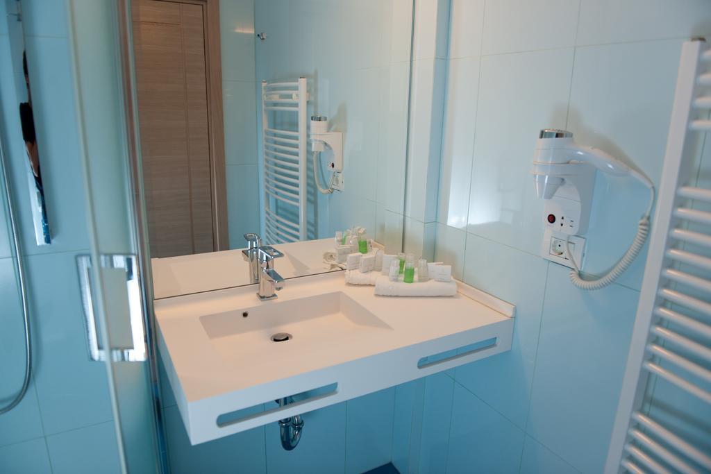 Hotel Leon & Spa Arad Luaran gambar