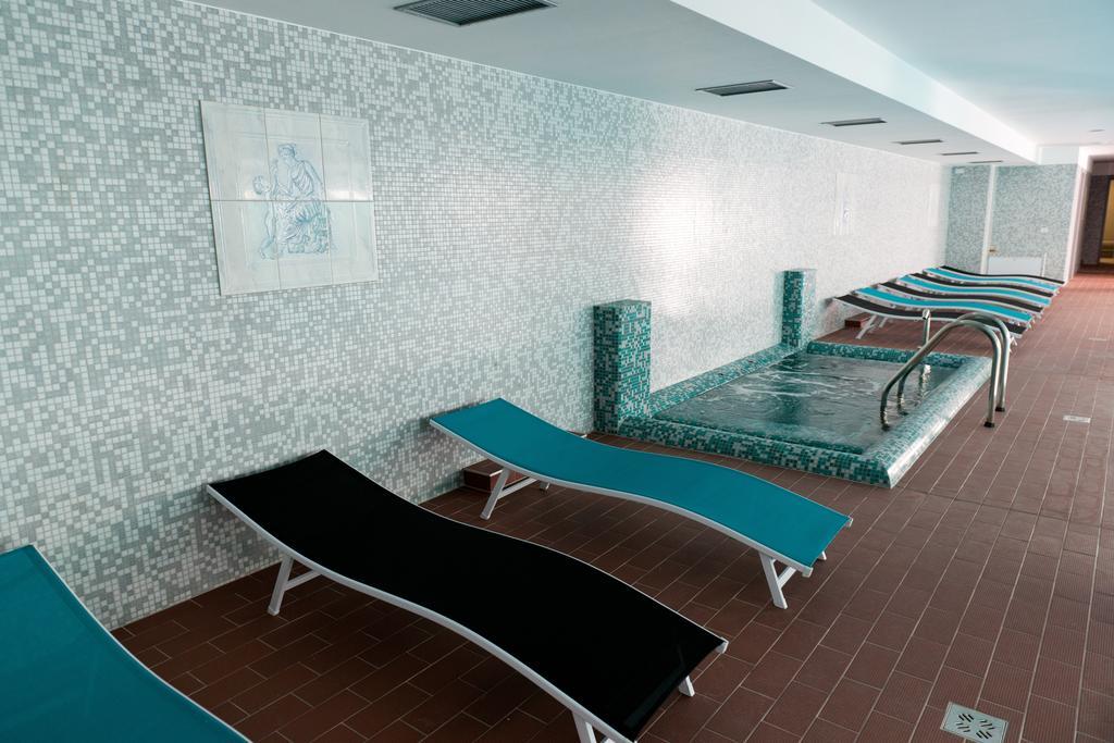 Hotel Leon & Spa Arad Luaran gambar