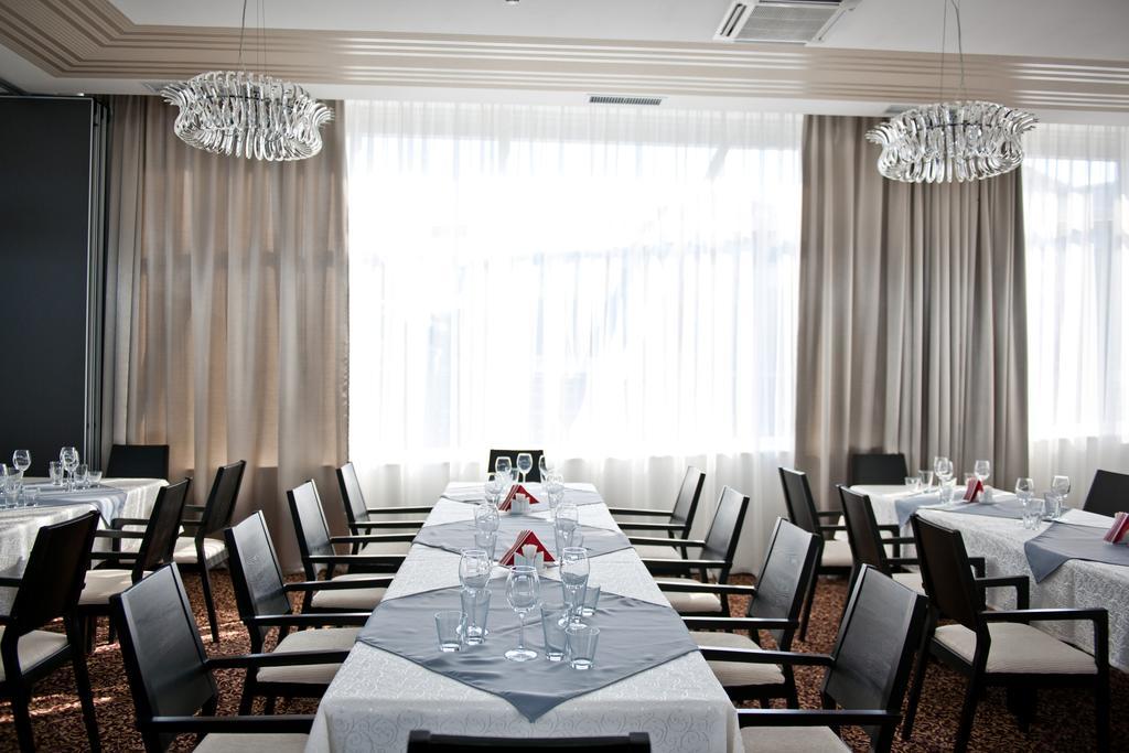 Hotel Leon & Spa Arad Luaran gambar