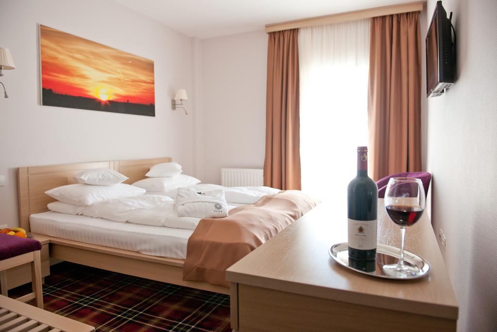 Hotel Leon & Spa Arad Luaran gambar