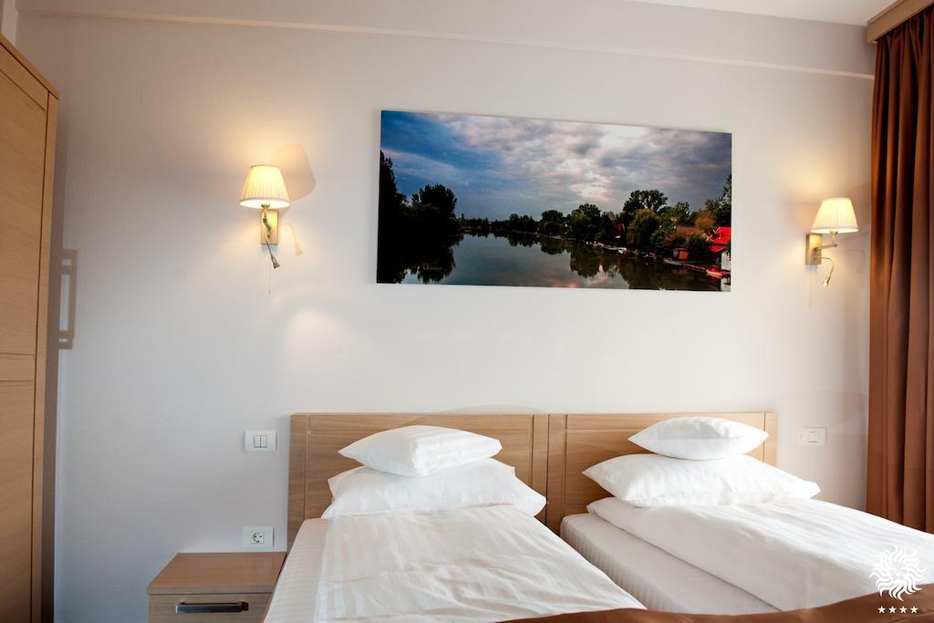 Hotel Leon & Spa Arad Luaran gambar