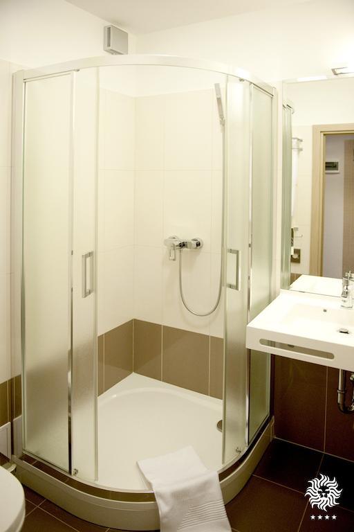 Hotel Leon & Spa Arad Bilik gambar